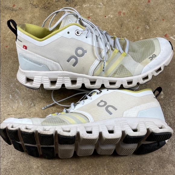 On Running Oncloud X Shift in Vapor Acacia 
Size: 8 - Picture 5 of 14